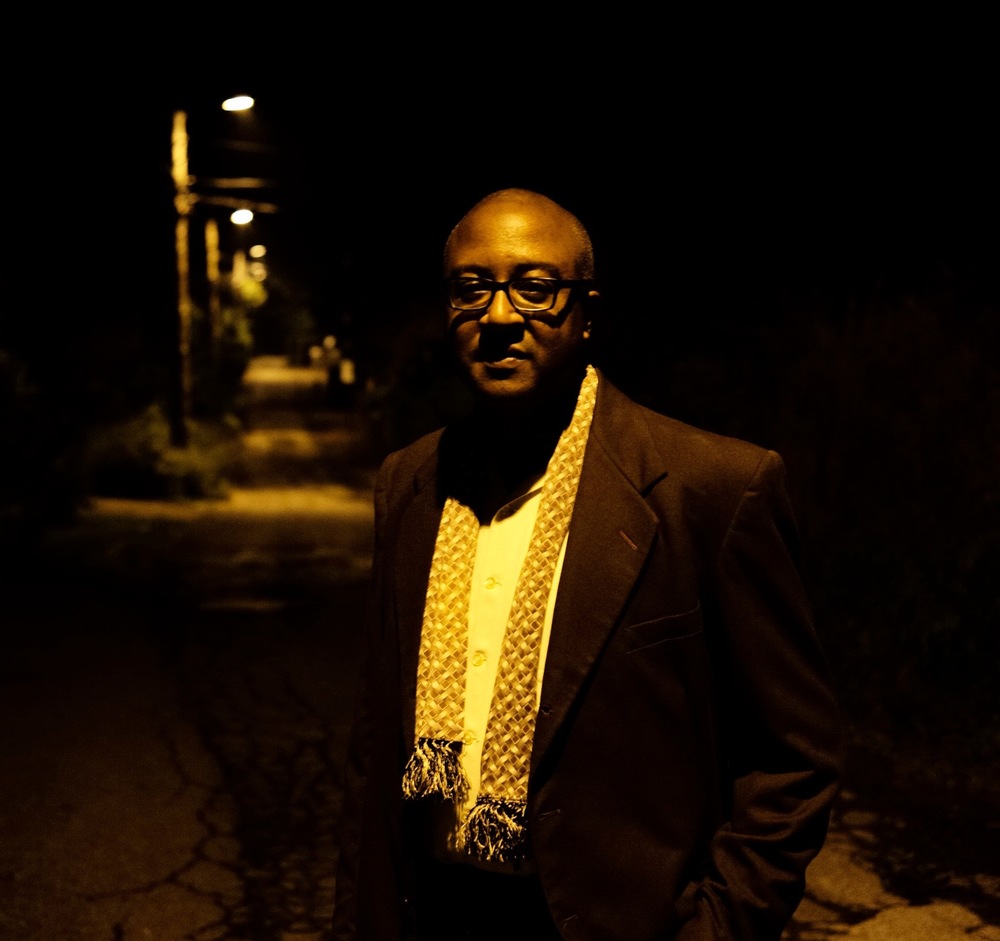 Davis is pictured at night standing in a small alley